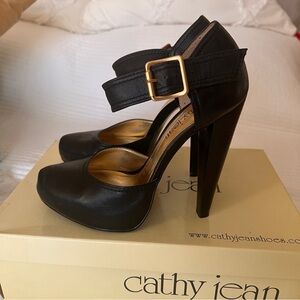 Cathy Jean Black Leather Heels with Gold Buckle Straps size 6